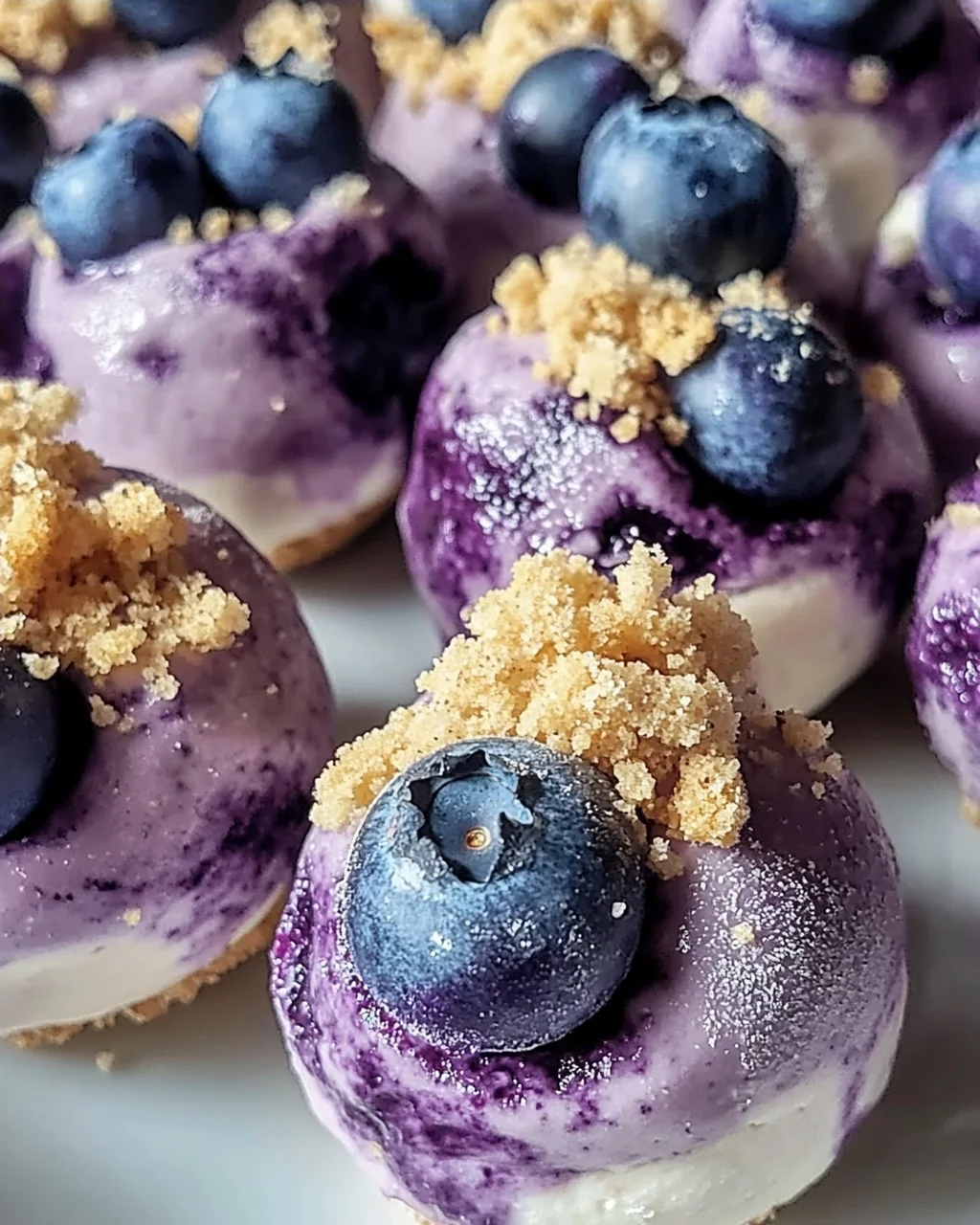 Blaubeer-Käsekuchen-Protein-Bällchen ganz einfach machen