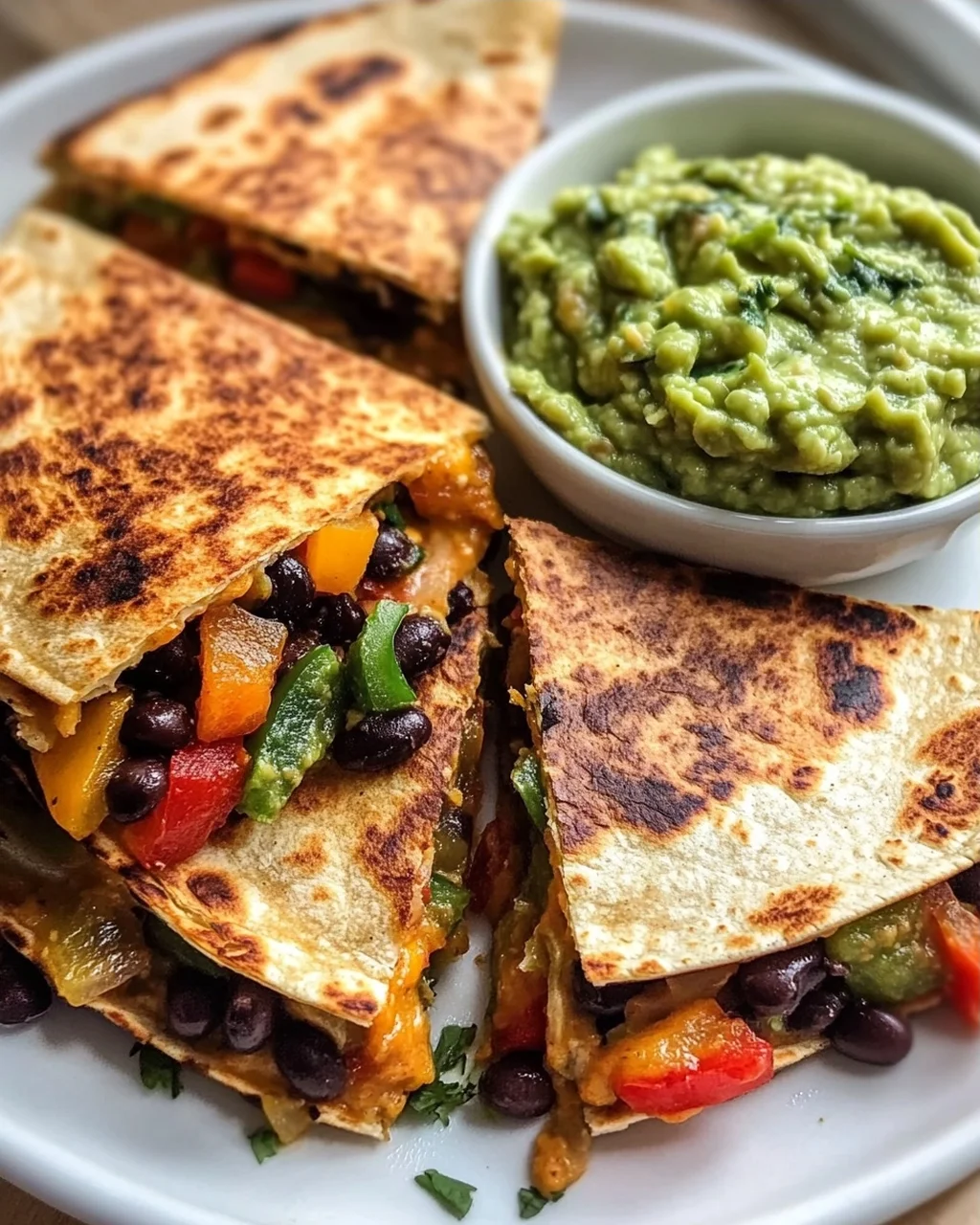 Vegane Quesadilla-Dreiecke aus der Air Fryer mit Guacamole